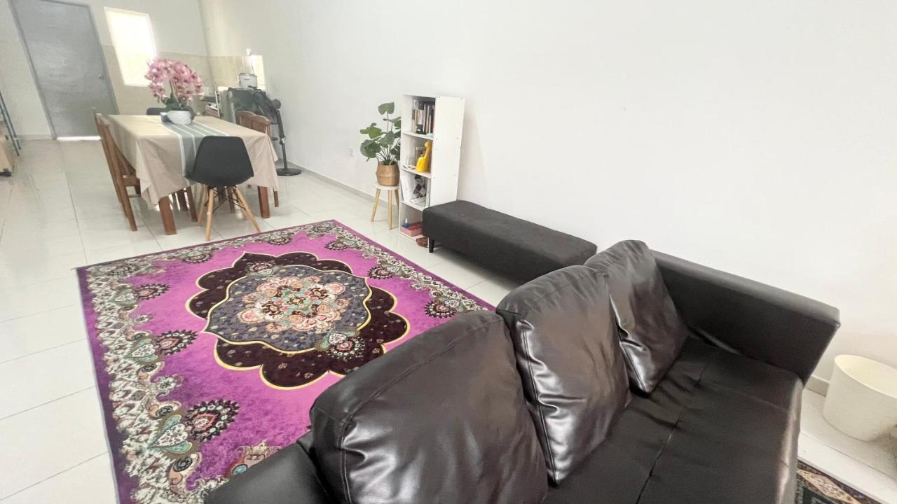 Homestay Near Plaza Tol Bandar Ainsdale Labu Exterior photo