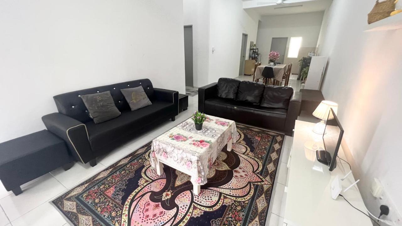 Homestay Near Plaza Tol Bandar Ainsdale Labu Exterior photo